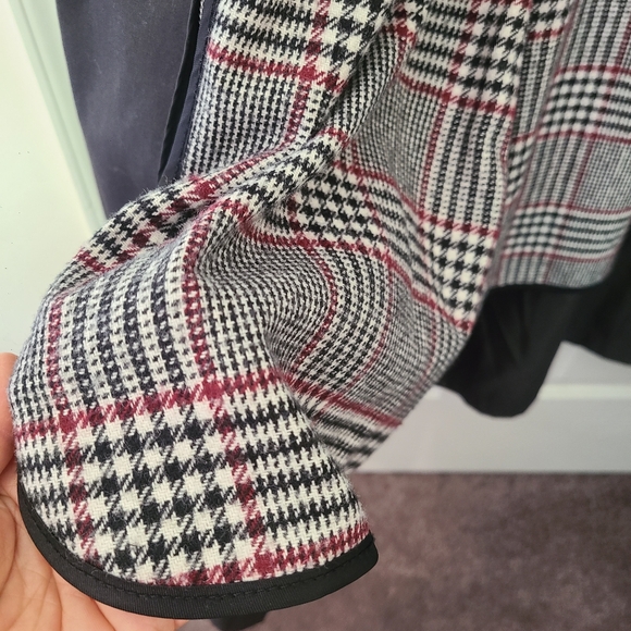 LONDON FOG WOMEN’S TRENCH COAT, Size 12 PET. With Belt, Scaft, Good Condition - Picture 10 of 16